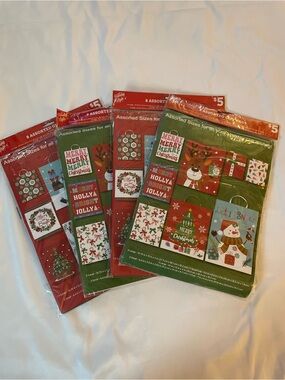 Holiday Style Gift Bags, Red/Green Designs, 32 bags total, NWT, Assorted Sizes‎